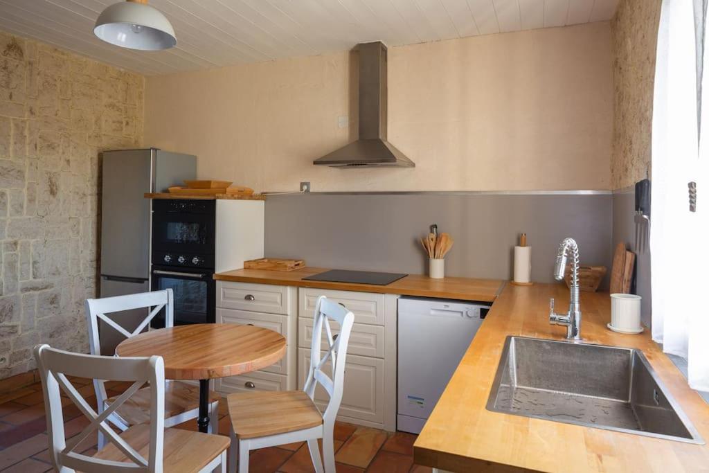 Mas Provencal De 120M2 En Camargue, Avec Piscine Et Parking Inclus, Ideal Pour Des Vacances Арл Екстериор снимка